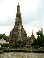 Wat Arum (86m) am Chao Pharaya (Bangkok)